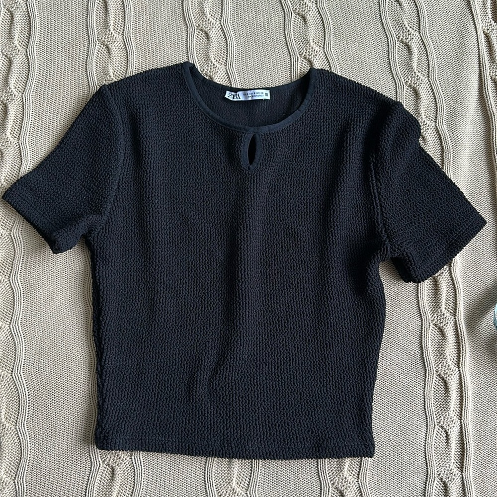 Zara crop top w/ front keyhole